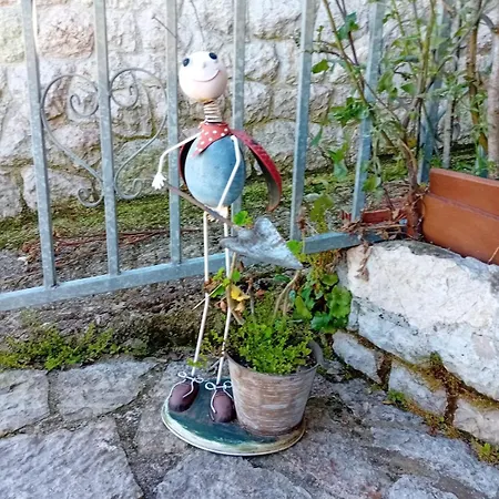 Vete Polo Segau, Seguencu * Seguenco